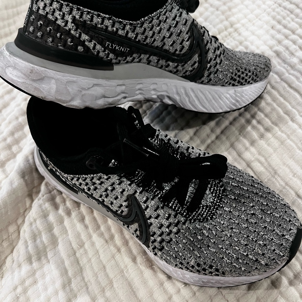 Nike Black and Gray Running Shoes